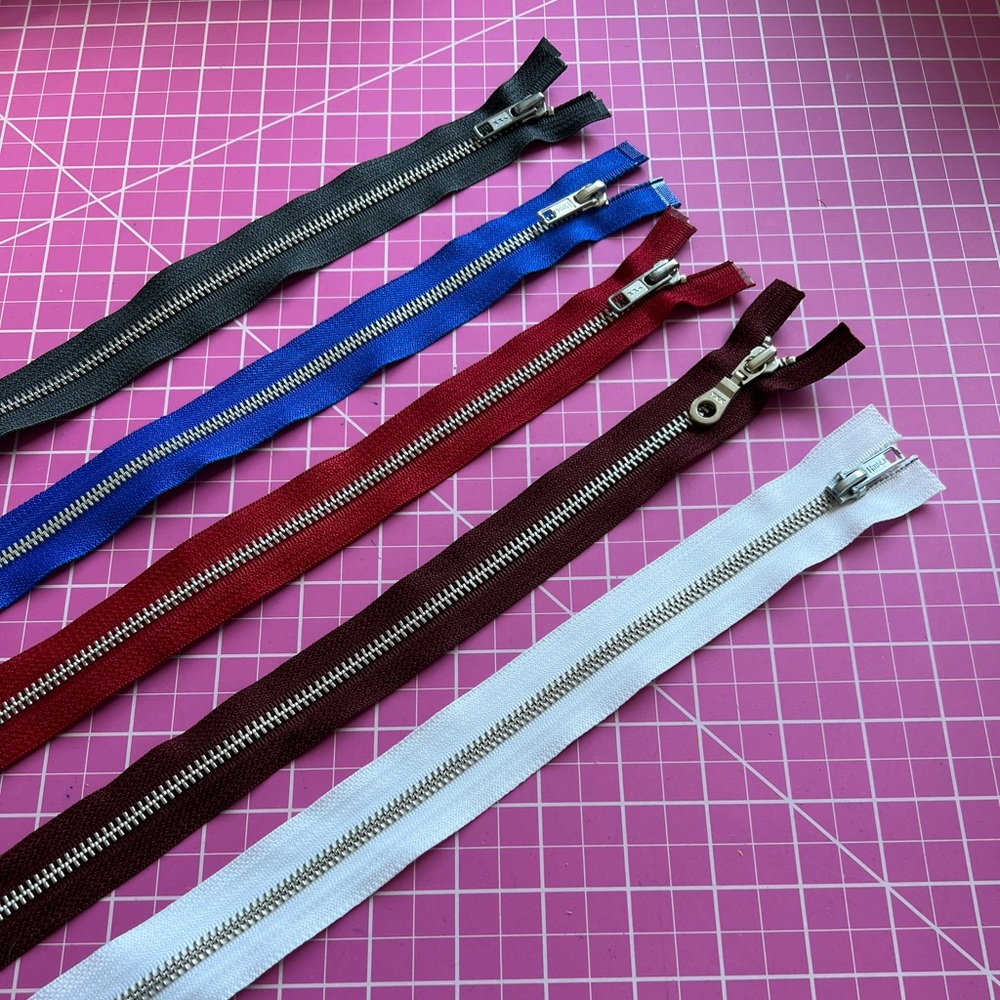Lot of separating metal teeth zippers